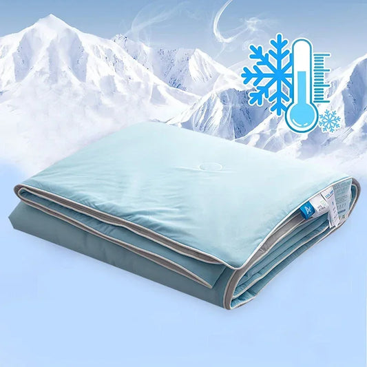 Roll-up mat with temperature and snowflake icons against a snowy mountain background