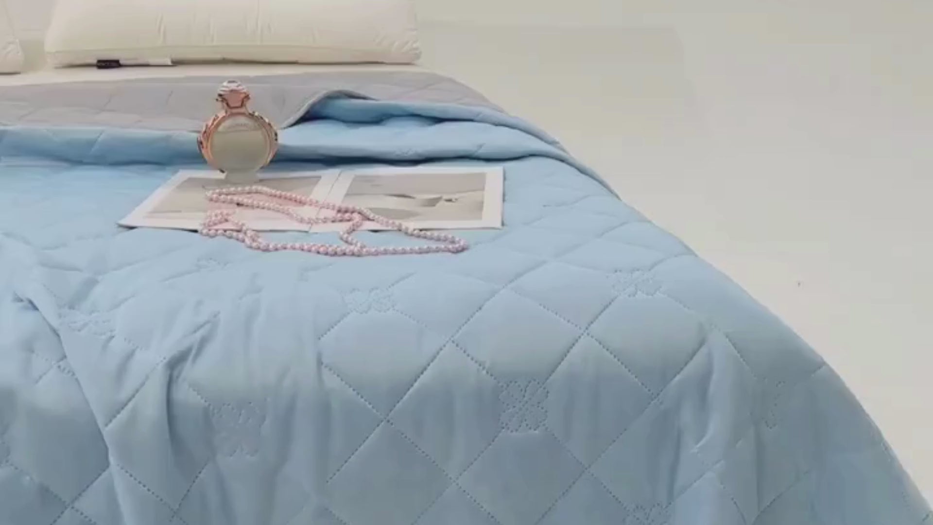 Load video: A product highlight of a cooling blanket